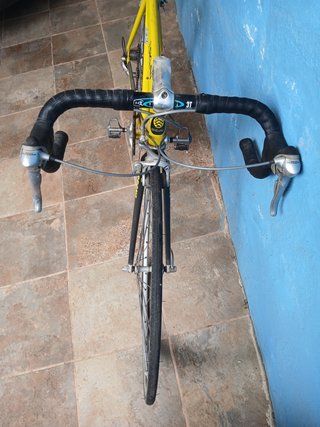 Bicicleta carretera Oklan y zapatillas con cala
