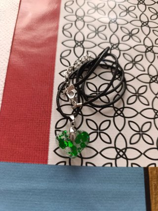 Colgante Corazón Resina Verde y Plata