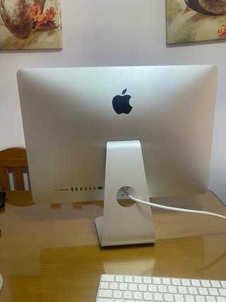 iMac 21,5” 2015 + Magic Mouse y Keyboard
