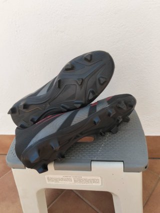 Botas Adidas Predator Negras y Rojas