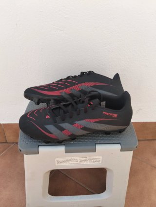 Botas Adidas Predator Negras y Rojas
