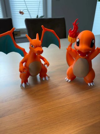 Figuras Pokémon Charizard y Charmander
