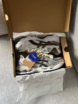 Asics Gel Kayano bege/prateado