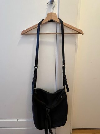 Bolso bandolera Las Pepas piel negro flecos