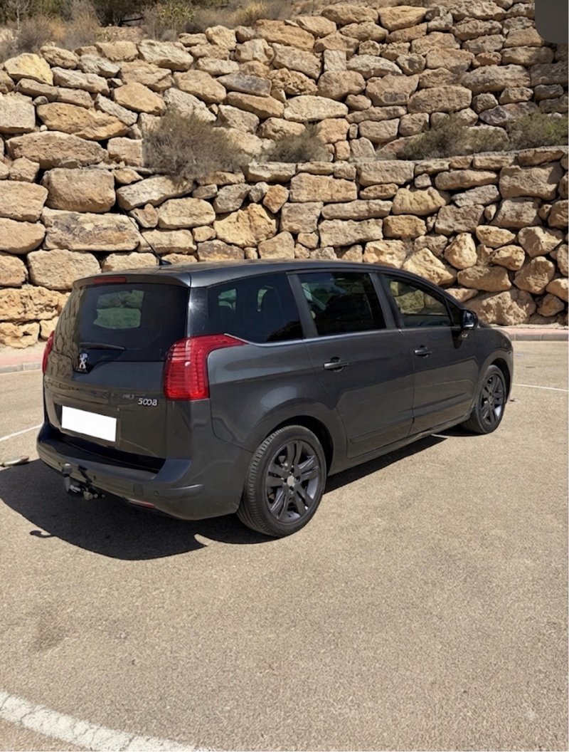 Peugeot 5008 2010 - foto 1