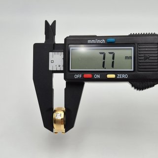 Pendiente de oro de 18k con piedras. 2.92 gr.