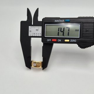 Pendiente de oro de 18k con piedras. 2.92 gr.