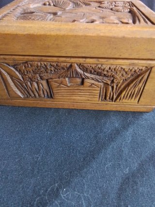 Caja de fumador tallada a mano