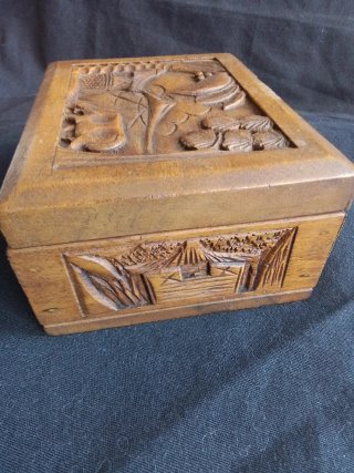 Caja de fumador tallada a mano