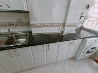 Muebles de cocina blancos y antracita