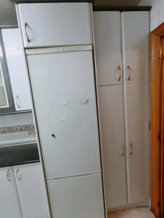 Muebles de cocina blancos y antracita
