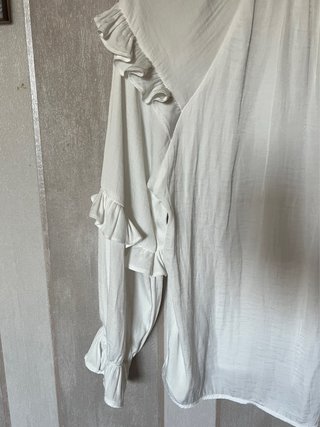Blusa Sfera Volantes Manga Blanca