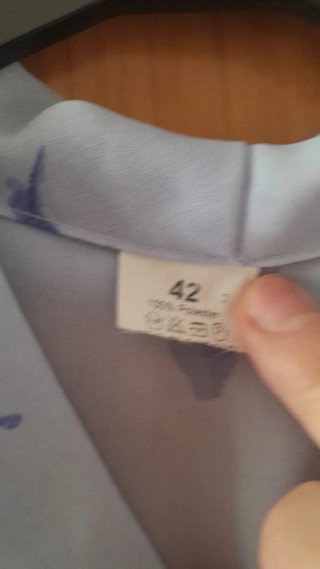Sobrecamisa elegante floral azul