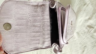 Bandolera lila efecto piel cocodrilo