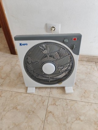 Oferta! Ventilador Kympo de pie muy nuevo.