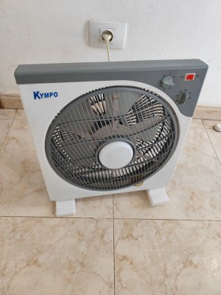 Oferta! Ventilador Kympo de pie muy nuevo.