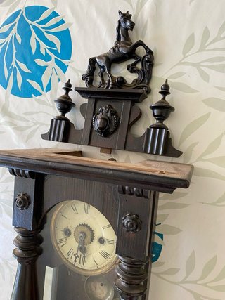 Reloj de pared con péndulo