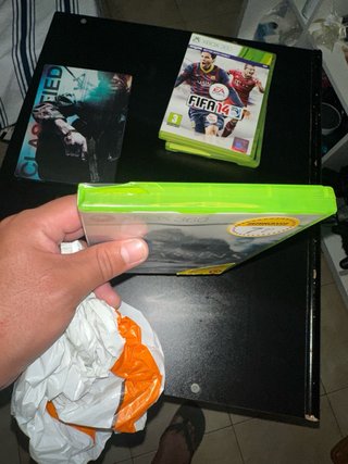 Pacchetto 5 Giochi Xbox 360: FIFA 14, GTA V, Assassin