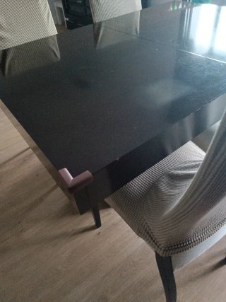 Mesa de comedor con 4 sillas