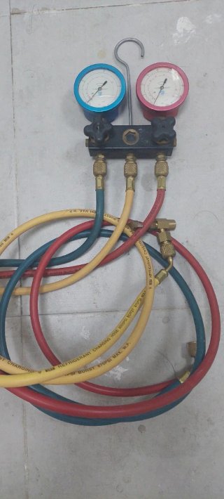 Manómetro de instalación de aire acondicionado