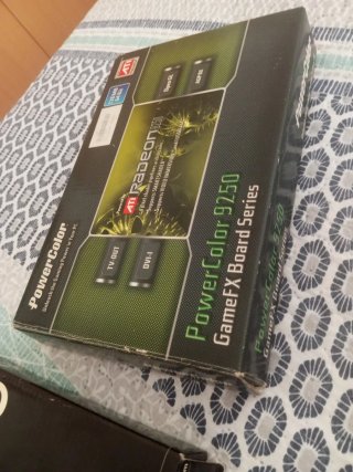 Club 3D 9600 Tarjeta Gráfica AGP