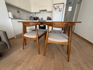 Mesa comedor y 4 sillas madera