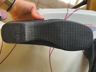 Zapatos negros de la marca 24 Horas