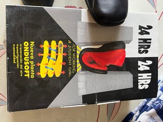 Zapatos negros de la marca 24 Horas