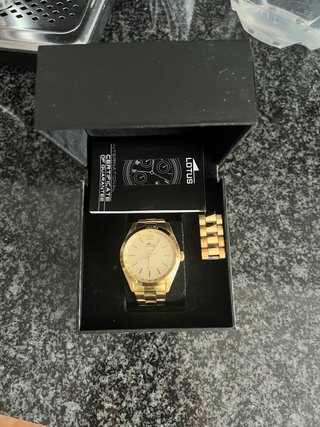 Reloj Lotus Dorado