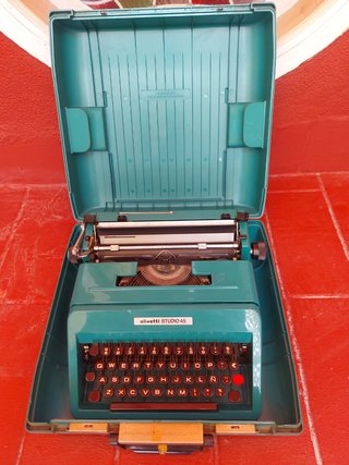 Máquina de escribir Olivetti Studio 45