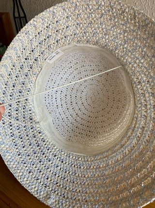 Gorro de playa tejido beige y azul