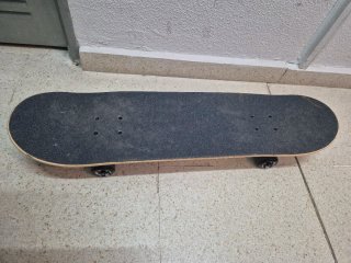 Skate como nuevo con diseño calavera