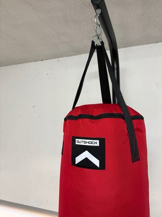 Saco de boxeo OUTSHOCK rojo