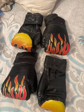 Guantes de boxeo infantiles con llamas