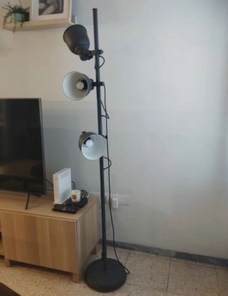 Lámpara de pie Ikea Negra