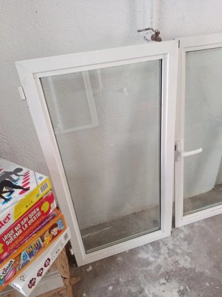 Ventanas abatibles blancas