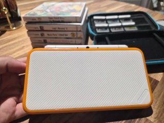Nintendo 2DS XL Blanca y Naranja + Juegos