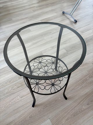 Mesa auxiliar cristal y metal Ikea