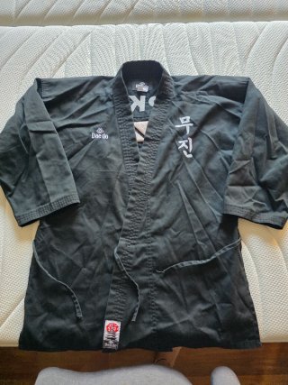 Kimono Hapkido Mugin Negro. DAEDO(ARENA NO)