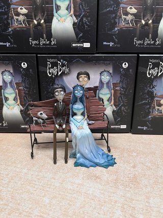 La Novia Cadáver figura banco perro