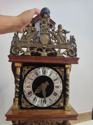 Reloj de pared antiguo 1979
