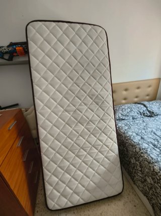 Cama + Colchón Blanco y Madera 90x 200
