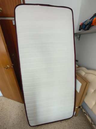 Cama + Colchón Blanco y Madera 90x 200