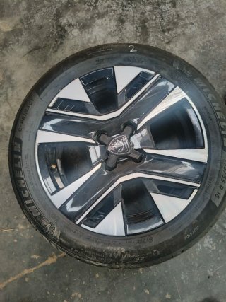 1 Llanta Peugeot 208 II con neumático