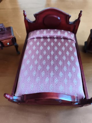 Muebles miniatura de madera