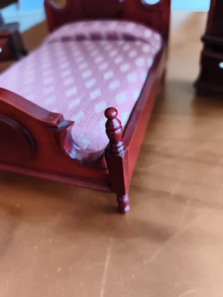 Muebles miniatura de madera