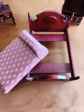 Muebles miniatura de madera