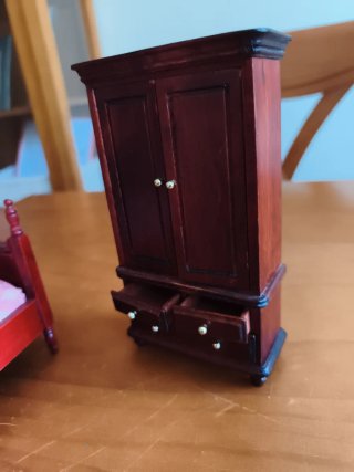 Muebles miniatura de madera