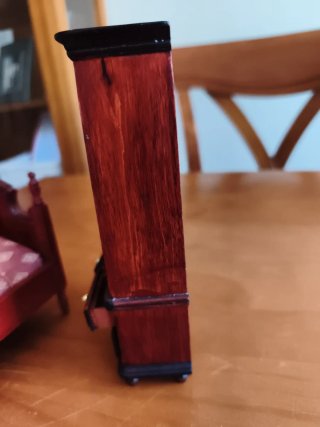 Muebles miniatura de madera
