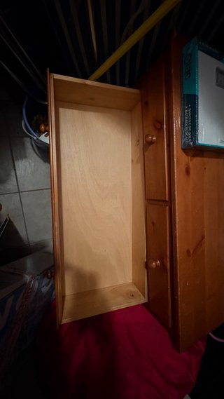 Cómoda de madera marrón